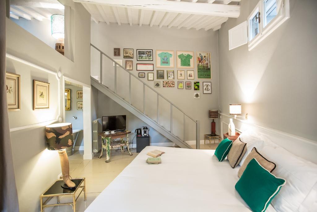 Adastra Suites Florens Rum bild
