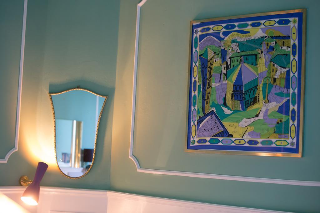 Adastra Suites Florens Rum bild