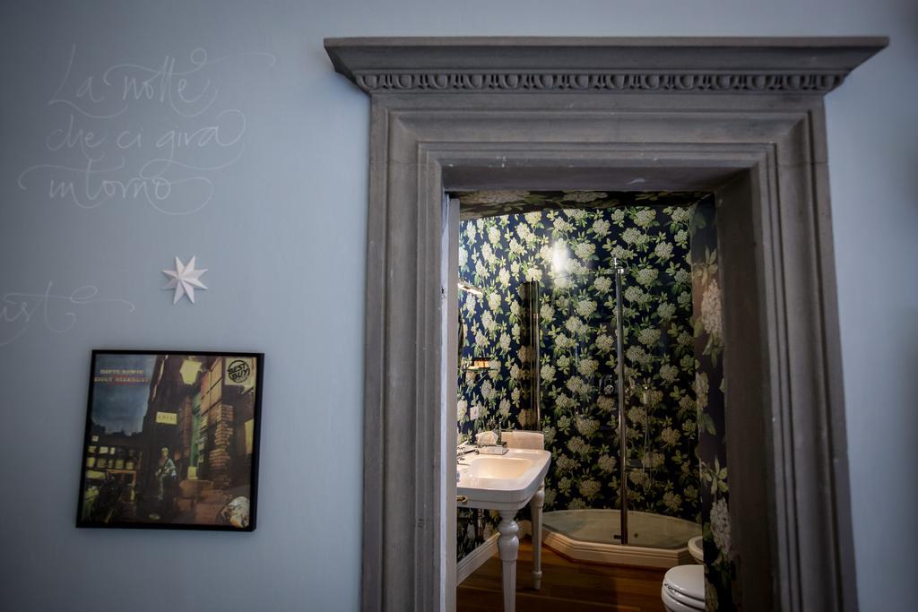 Adastra Suites Florens Rum bild