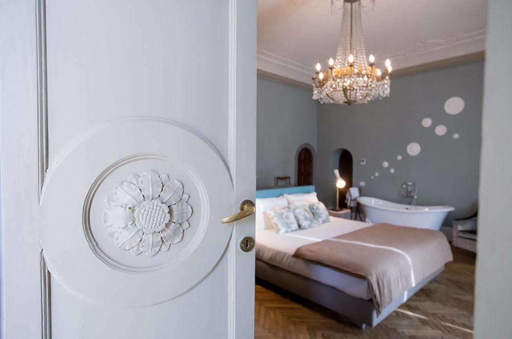 Adastra Suites Florens Exteriör bild