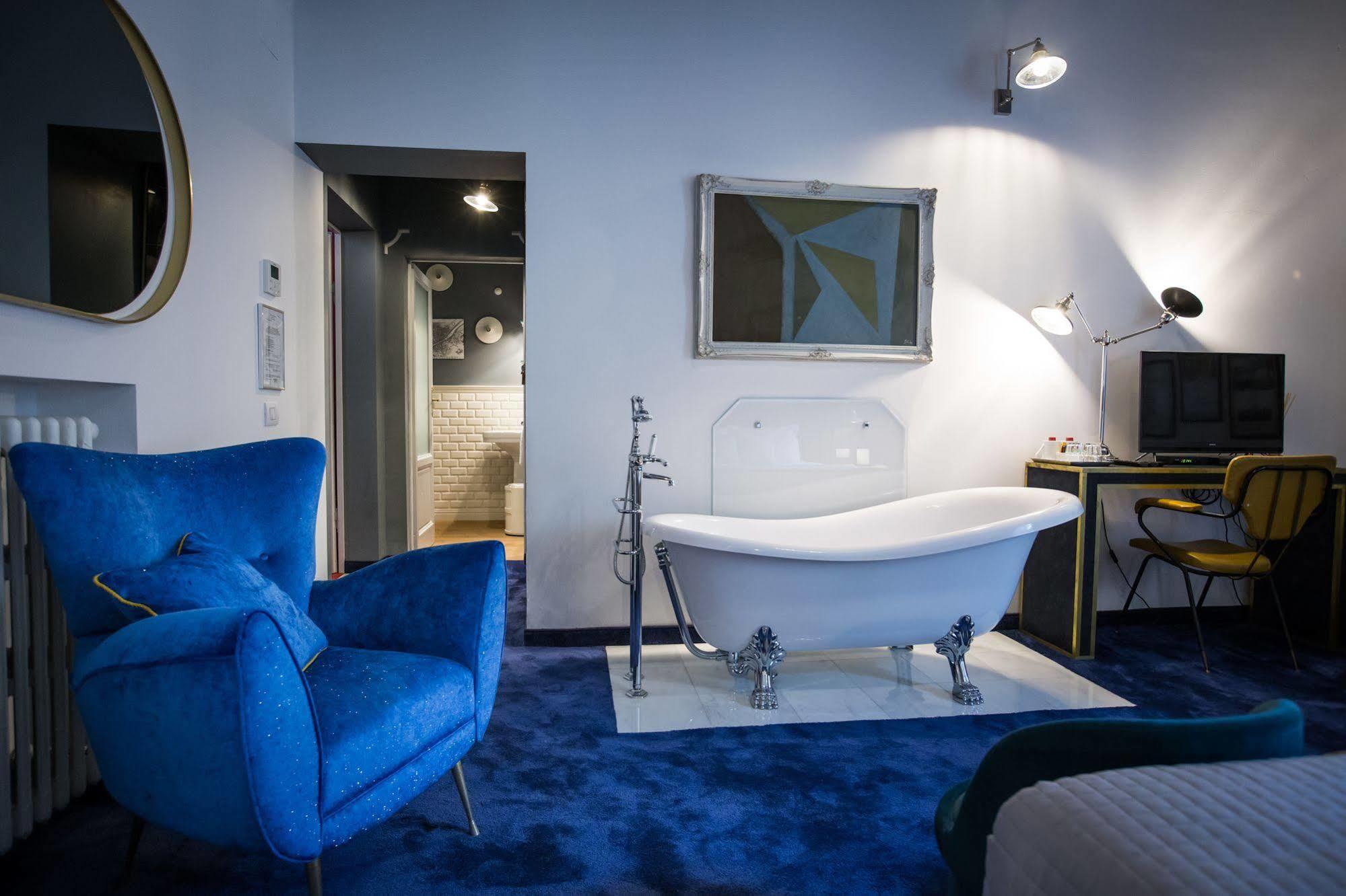 Adastra Suites Florens Exteriör bild
